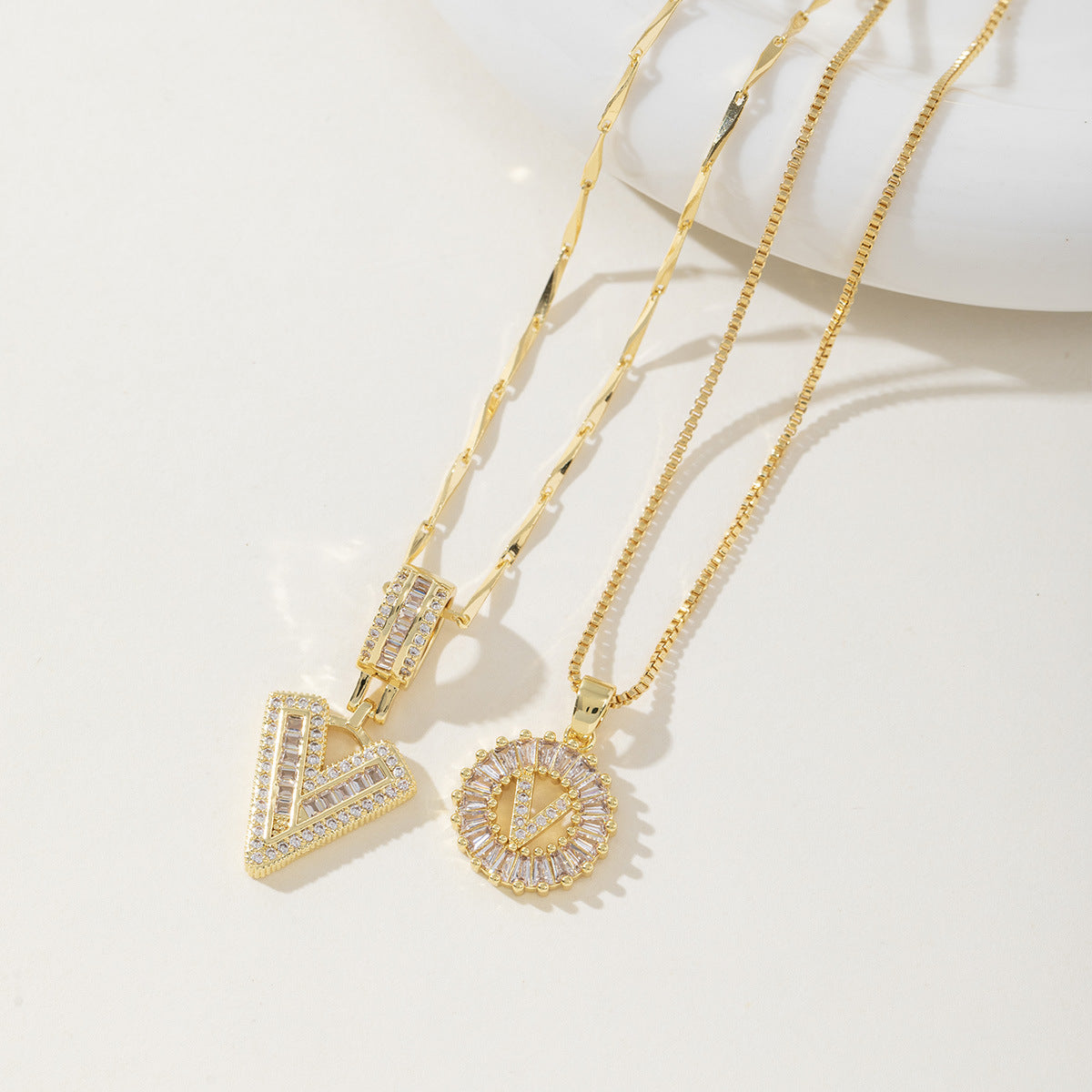 Collar de letras (Compre uno y llévese otro gratis)