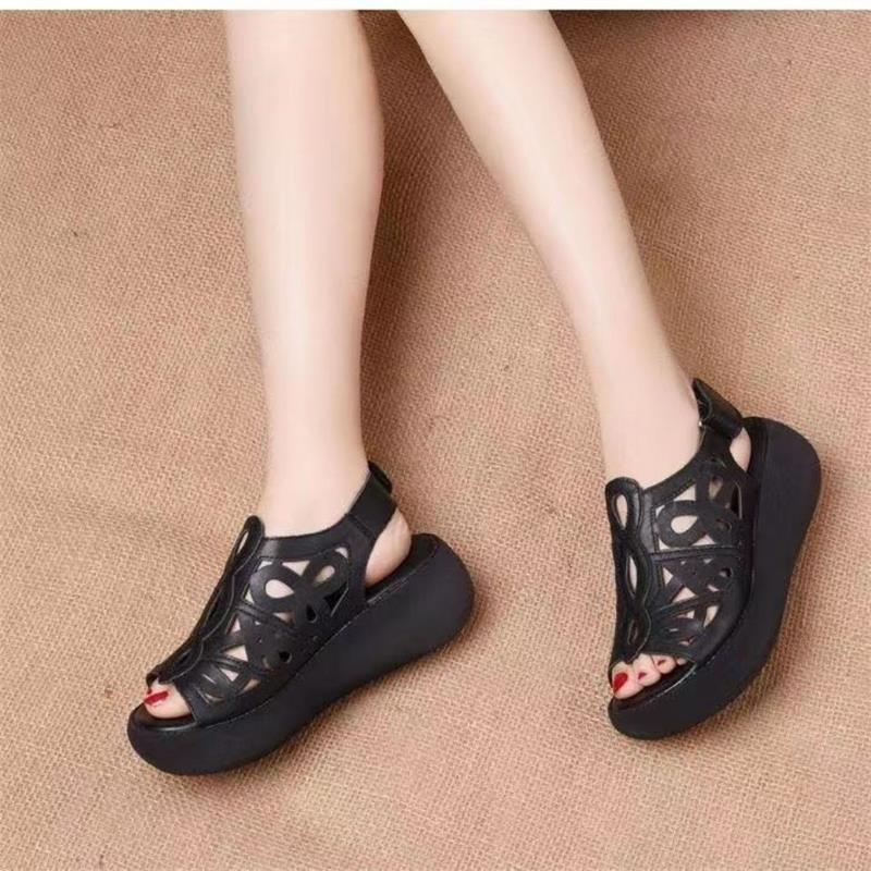 Sandalias de plataforma con recortes