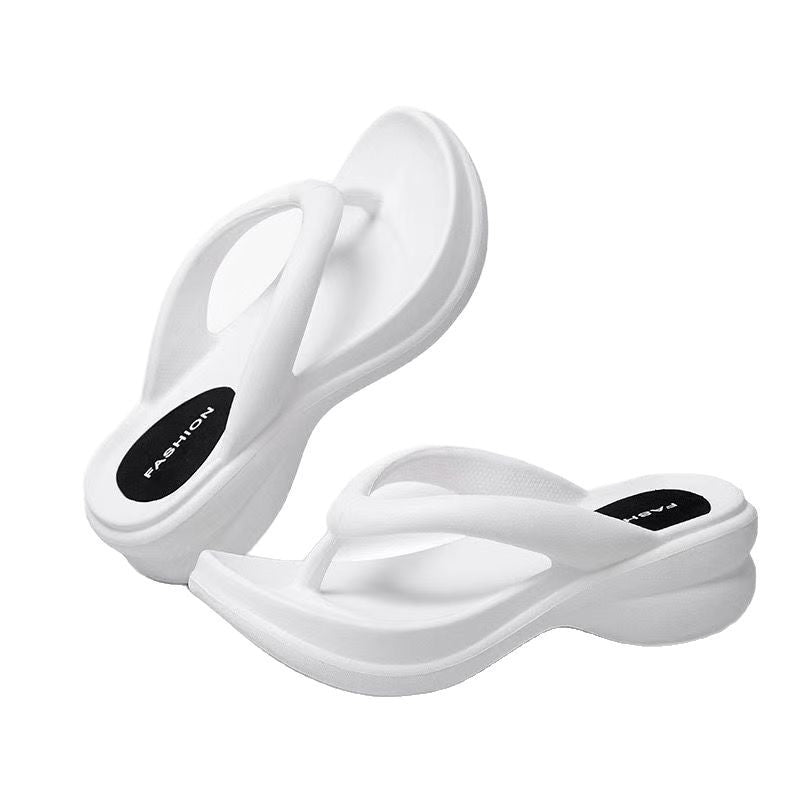 Un_par_de_chanclas_blancas_de_tacón_alto_2