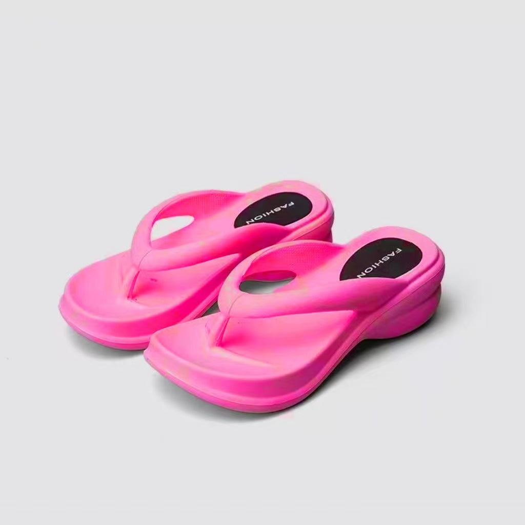 Un_par_de_chanclas_rosas_de_tacón_alto_1