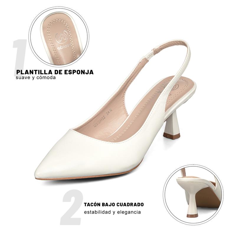Un par de tacones altos blancos3