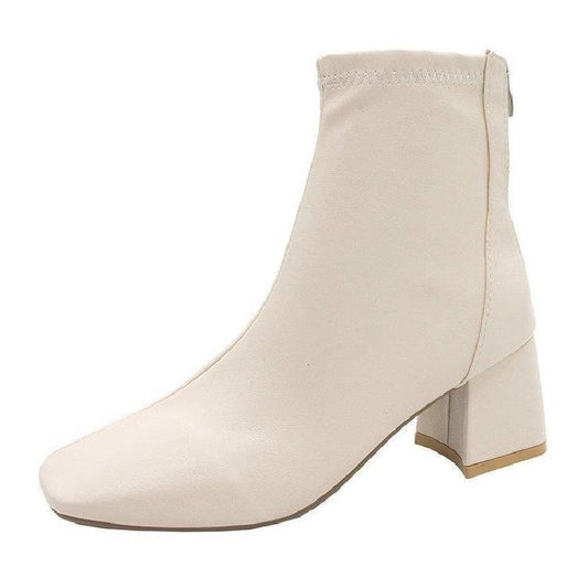 Un_par_de_botas_blancas_de_punta_cuadrada_1