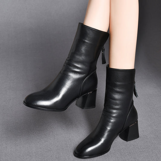 Un_par_de_botas_negras_hasta_media_pantorrilla_1