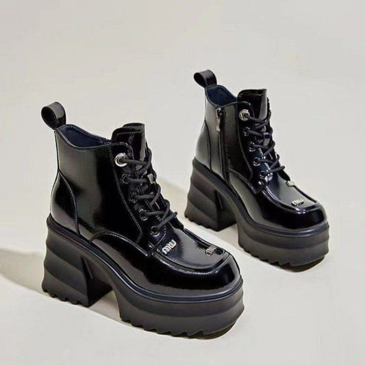 Un_par_de_elegantes_botas_Martin_negras_1