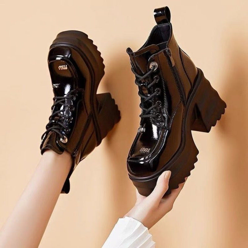 Un_par_de_elegantes_botas_Martin_negras_2