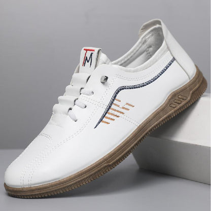 Un_par_de_mocasines_de_cuero_suave_blanco_1