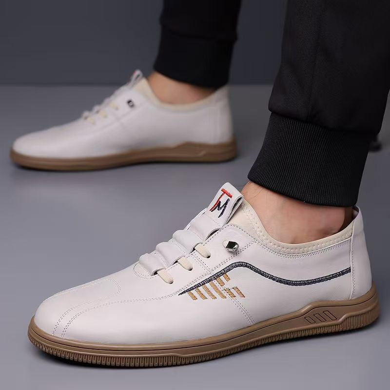 Un_par_de_mocasines_de_cuero_suave_blanco_2