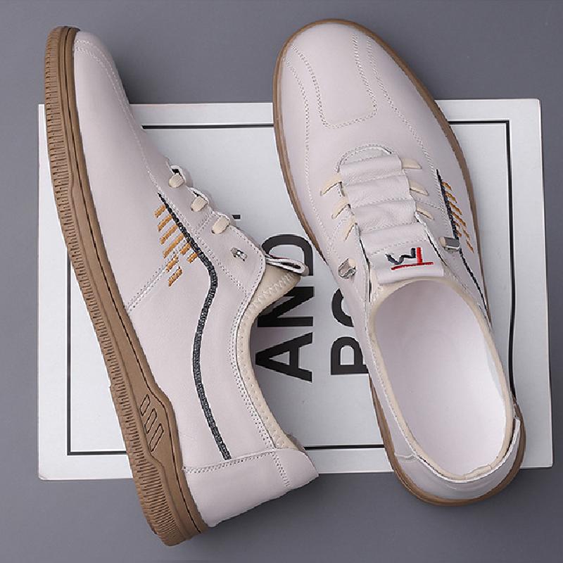 Un_par_de_mocasines_de_cuero_suave_blanco_3