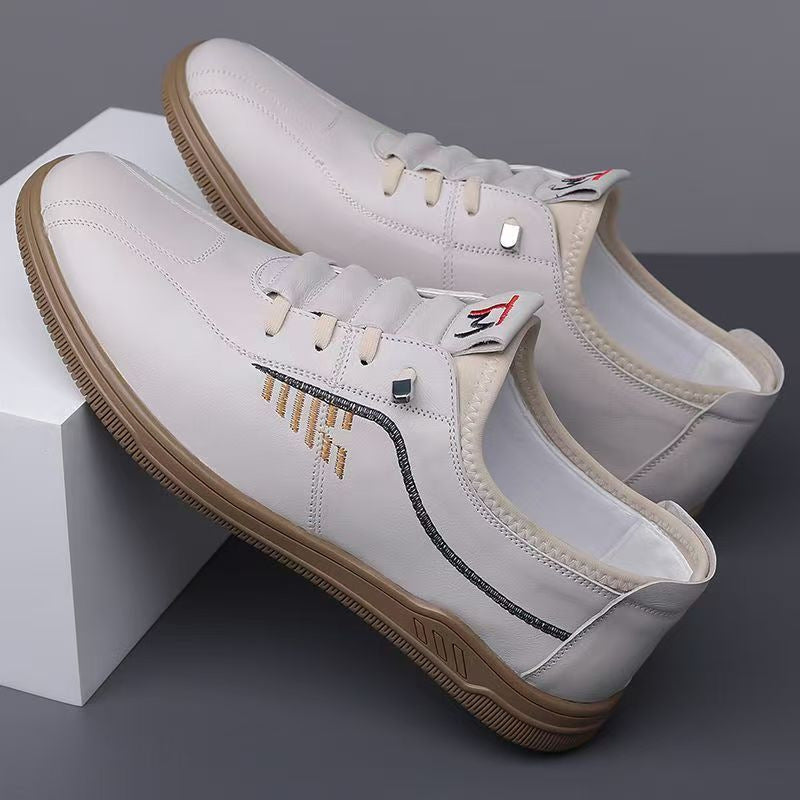 Un_par_de_mocasines_de_cuero_suave_blanco_5