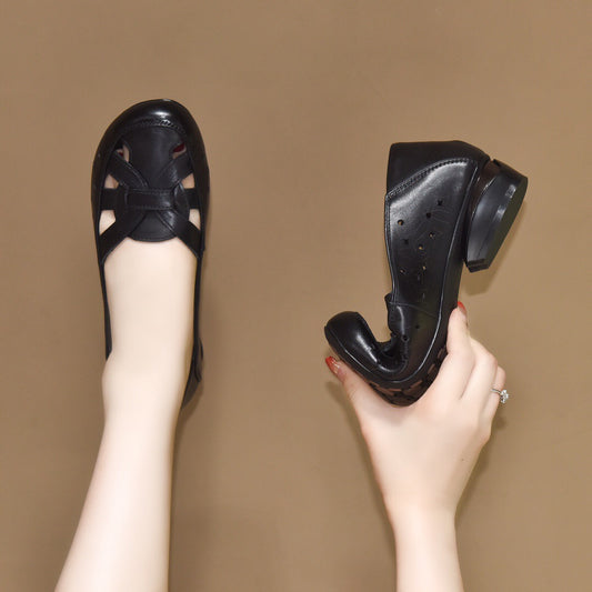 Un_par_de_sandalias_de_cuero_negro_4