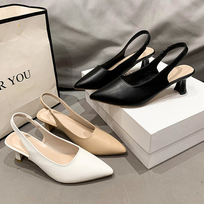 Un par de tacones altos negros 2
