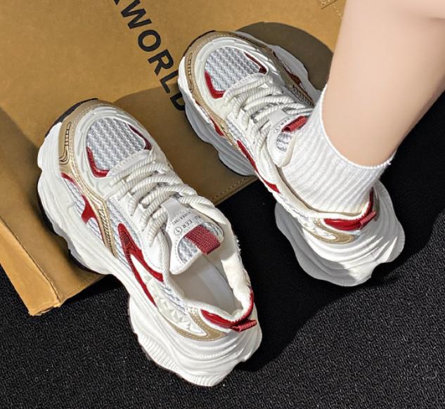 Un_par_de_zapatillas_rojas_2