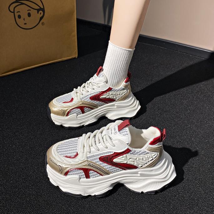 Un_par_de_zapatillas_rojas_3