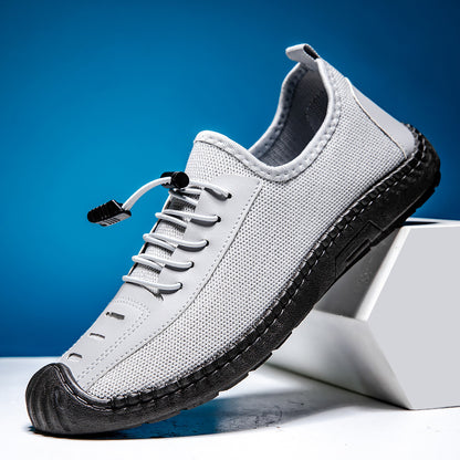 Un_par_de_zapatos_casuales_de_color_gris_claro_1