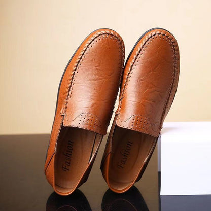 Un_par_de_zapatos_de_cuero_marrón_3