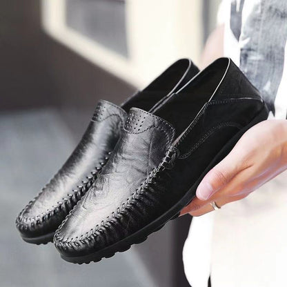 Un_par_de_zapatos_de_cuero_negro_1