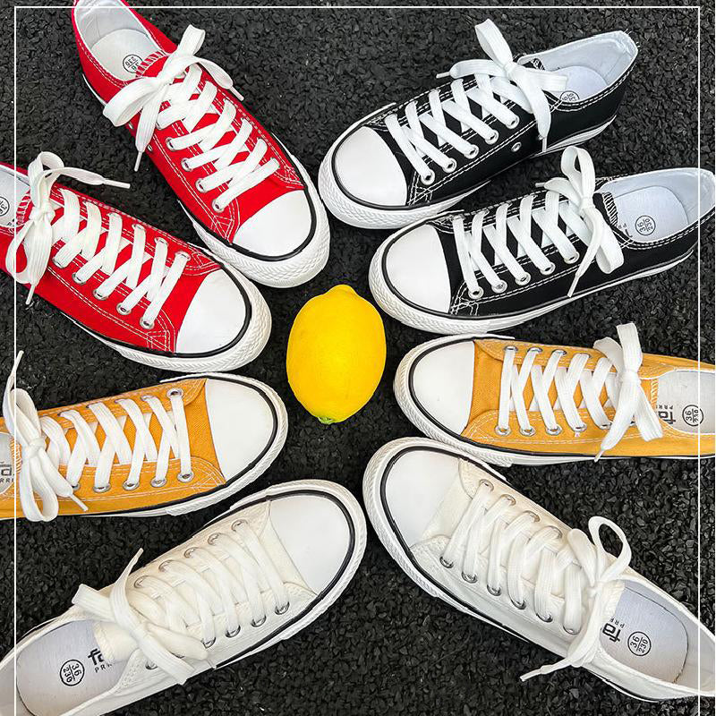 Un_par_de_zapatos_de_lona_negros_7