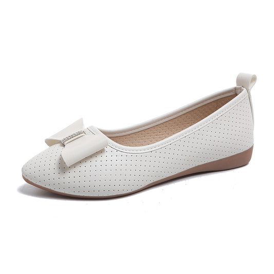 Un_par_de_zapatos_planos_blancos_1