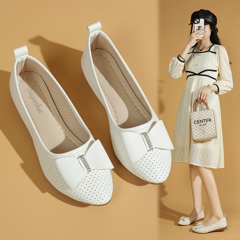 Un_par_de_zapatos_planos_blancos_3