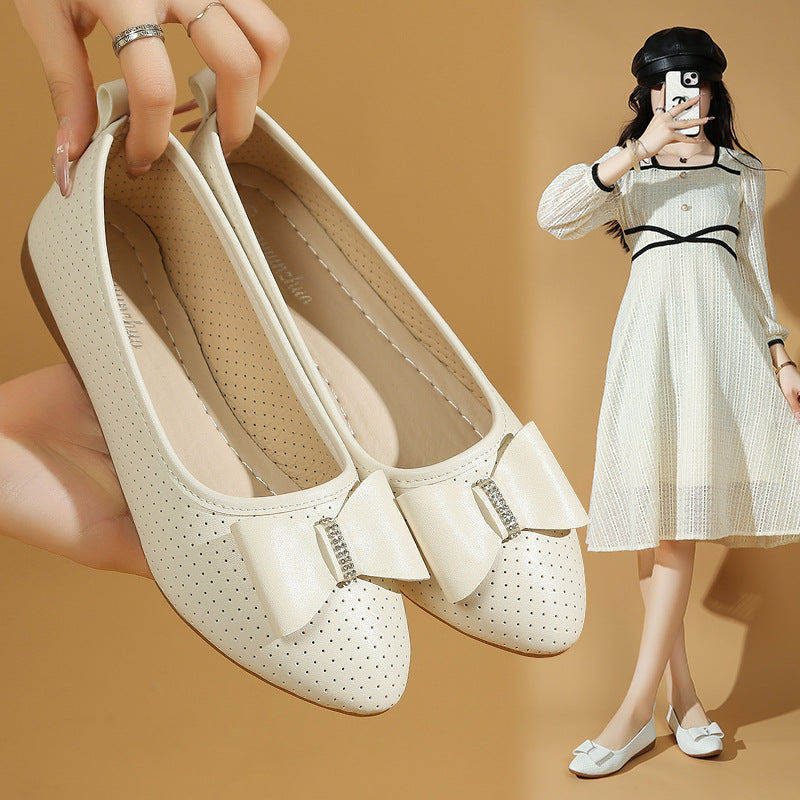 Un_par_de_zapatos_planos_blancos_4