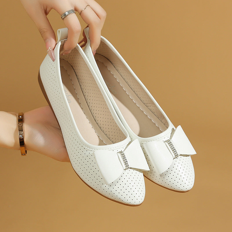 Un_par_de_zapatos_planos_blancos_6
