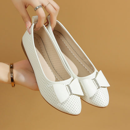 Un_par_de_zapatos_planos_blancos_6